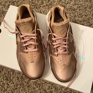 Women’s Nike gold huarache